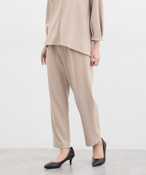 Honeys（ハニーズ）の「しわになりにくいストレッチテーパードパンツ（スラックス・レディース・ネイビー/ブラック/ベージュ/グレイッシュベージュ・L/LL/M/S/3L）」の18枚目の写真