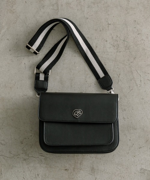 OLIVE des OLIVE（オリーブデオリーブ）の「エンブレム付ラインショルダーバッグ　1041120010（ショルダーバッグ・レディース・ピンク/アイボリー/ブラック・FREE）」の2枚目の写真