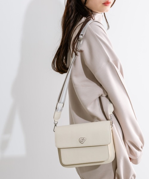 OLIVE des OLIVE（オリーブデオリーブ）の「エンブレム付ラインショルダーバッグ　1041120010（ショルダーバッグ・レディース・ピンク/アイボリー/ブラック・FREE）」の5枚目の写真