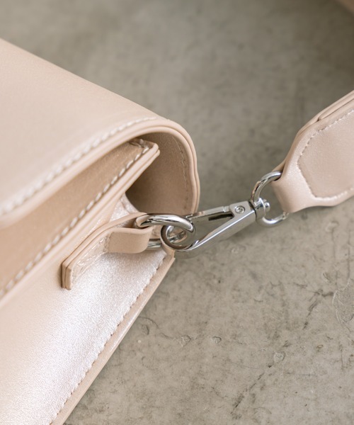OLIVE des OLIVE（オリーブデオリーブ）の「エンブレム付ラインショルダーバッグ　1041120010（ショルダーバッグ・レディース・ピンク/アイボリー/ブラック・FREE）」の17枚目の写真