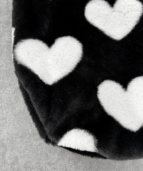 LVEU.（ラブユ.）の「【LVEU.】ハートもこもこトートバッグ / バッグ 鞄 BAG ハート 起毛 ファー フェイクファー トート 手提げ ブラック アイボリー ZOZOTOWN限定（トートバッグ・レディース・ブラック/アイボリー・FREE）」の9枚目の写真