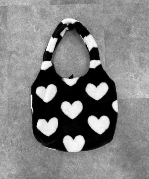 LVEU.（ラブユ.）の「【LVEU.】ハートもこもこトートバッグ / バッグ 鞄 BAG ハート 起毛 ファー フェイクファー トート 手提げ ブラック アイボリー ZOZOTOWN限定（トートバッグ・レディース・ブラック/アイボリー・FREE）」の8枚目の写真