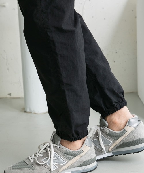 URBAN RESEARCH ROSSO MEN(アーバンリサーチロッソメン)の「『別注』Gramicci デュラブルナイロンジョガーパンツ(その他パンツ・メンズ・ベージュ/ネイビー/ブラック/チャコールグレー・SMALL/MEDIUM/LARGE)」の16枚目の写真