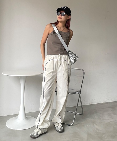 SHAGGIE(シャギー)の「バックルベルト付きピグメント加工タンクトップ(Tシャツ/カットソー・レディース・ベージュ/カーキ・FREE)」の4枚目の写真
