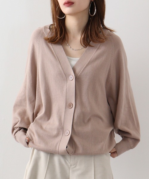 atONE(アットワン)の「atONE キーネックドルマンカーディガン(カーディガン/ボレロ・レディース・ネイビー/グレイッシュベージュ/オフホワイト/ブラック・4L~5L/LL~3L/M-L)」の3枚目の写真