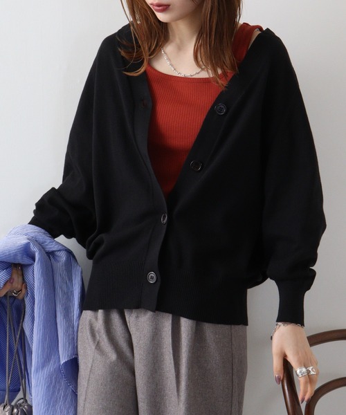 atONE(アットワン)の「atONE キーネックドルマンカーディガン(カーディガン/ボレロ・レディース・ネイビー/グレイッシュベージュ/オフホワイト/ブラック・4L~5L/LL~3L/M-L)」の2枚目の写真