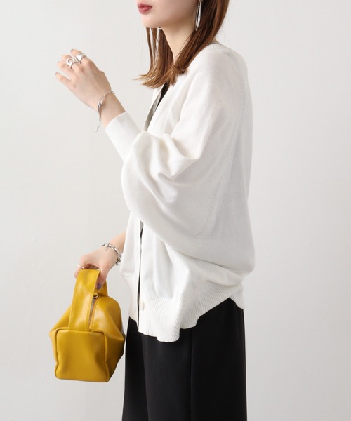 atONE(アットワン)の「atONE キーネックドルマンカーディガン(カーディガン/ボレロ・レディース・ネイビー/グレイッシュベージュ/オフホワイト/ブラック・4L~5L/LL~3L/M-L)」の22枚目の写真