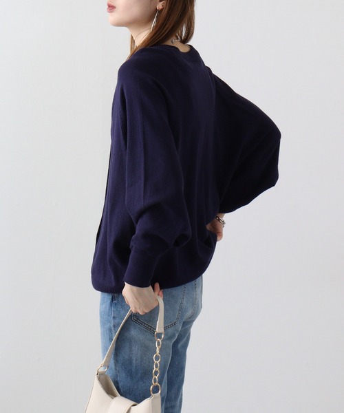 atONE(アットワン)の「atONE キーネックドルマンカーディガン(カーディガン/ボレロ・レディース・ネイビー/グレイッシュベージュ/オフホワイト/ブラック・4L~5L/LL~3L/M-L)」の17枚目の写真
