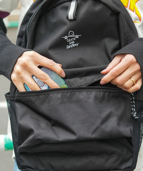 THRASHER（スラッシャー）の「BENCHMARK BACKPACK KIDS 16L/スラッシャーキッズスタンダードデザイン撥水加工バッグパックリュックサック（バックパック/リュック・キッズ・ブラック×ホワイト/ブラック系その他/ブラック×イエロー・FREE）」の15枚目の写真