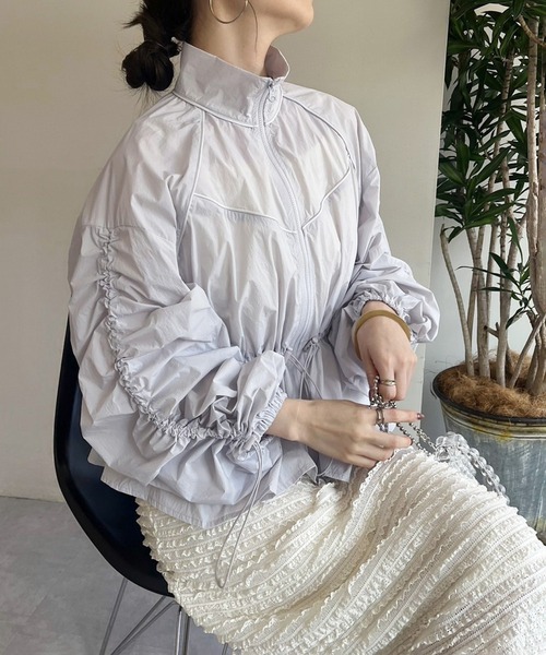 one after another NICE CLAUP(ワンアフターアナザーナイスクラップ)の「袖ドロストマウンテンパーカー(マウンテンパーカー・レディース・グレー系その他/オフホワイト/チャコールグレー・FREE)」の1枚目の写真