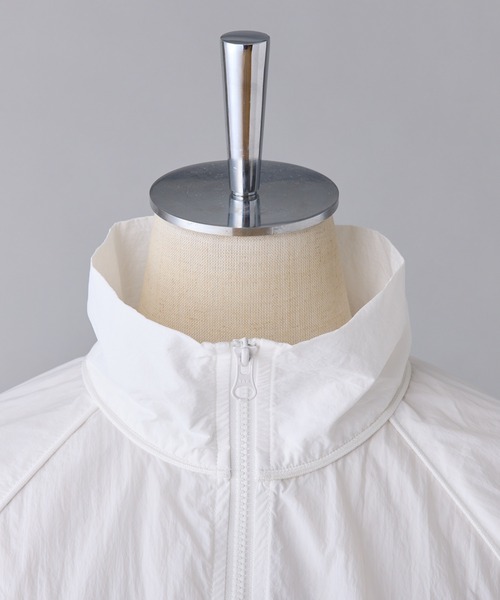 one after another NICE CLAUP(ワンアフターアナザーナイスクラップ)の「袖ドロストマウンテンパーカー(マウンテンパーカー・レディース・グレー系その他/オフホワイト/チャコールグレー・FREE)」の7枚目の写真