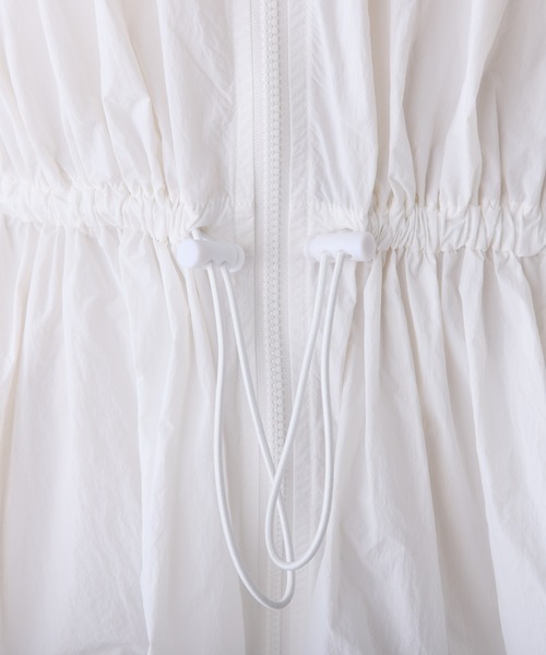 one after another NICE CLAUP(ワンアフターアナザーナイスクラップ)の「袖ドロストマウンテンパーカー(マウンテンパーカー・レディース・グレー系その他/オフホワイト/チャコールグレー・FREE)」の8枚目の写真