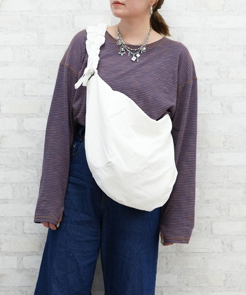 SALON de RUBAN（サロンドルヴァン）の「【SALON de RUBAN / サロン ド ルヴァン】 クシュクシュ ギャザーショルダーバッグ ラージ（ショルダーバッグ・レディース・ブルー/ブラック/イエロー/ライトグレー/ホワイト・FREE）」の2枚目の写真