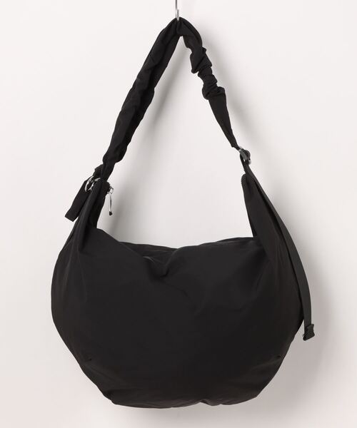 SALON de RUBAN（サロンドルヴァン）の「【SALON de RUBAN / サロン ド ルヴァン】 クシュクシュ ギャザーショルダーバッグ ラージ（ショルダーバッグ・レディース・ブルー/ブラック/イエロー/ライトグレー/ホワイト・FREE）」の12枚目の写真