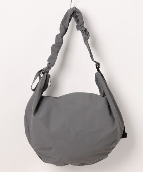 SALON de RUBAN（サロンドルヴァン）の「【SALON de RUBAN / サロン ド ルヴァン】 クシュクシュ ギャザーショルダーバッグ ラージ（ショルダーバッグ・レディース・ブルー/ブラック/イエロー/ライトグレー/ホワイト・FREE）」の13枚目の写真