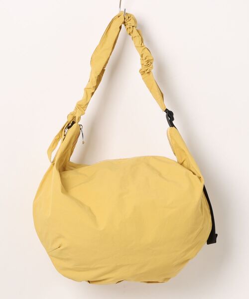 SALON de RUBAN（サロンドルヴァン）の「【SALON de RUBAN / サロン ド ルヴァン】 クシュクシュ ギャザーショルダーバッグ ラージ（ショルダーバッグ・レディース・ブルー/ブラック/イエロー/ライトグレー/ホワイト・FREE）」の14枚目の写真