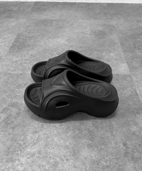 LVEU.(ラブユ.)の「【LVEU.】デザインプラットフォームサンダル / 靴 シューズ サンダル シャワーサンダル 厚底 ボリューム スポーティー ブラック S M L 23 24 25(サンダル・レディース・ブラック・S/M/L)」の4枚目の写真