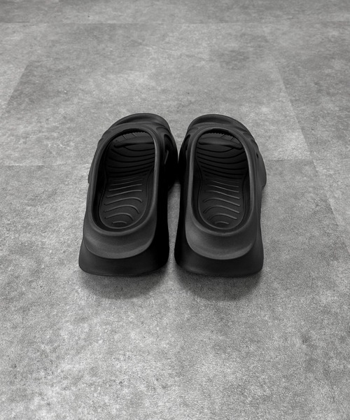 LVEU.(ラブユ.)の「【LVEU.】デザインプラットフォームサンダル / 靴 シューズ サンダル シャワーサンダル 厚底 ボリューム スポーティー ブラック S M L 23 24 25(サンダル・レディース・ブラック・S/M/L)」の5枚目の写真