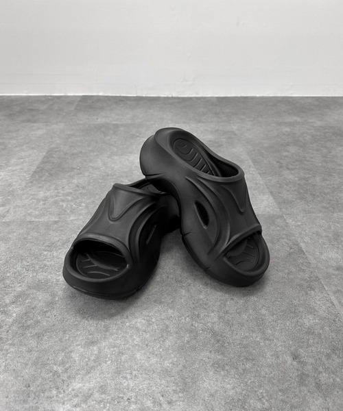 LVEU.(ラブユ.)の「【LVEU.】デザインプラットフォームサンダル / 靴 シューズ サンダル シャワーサンダル 厚底 ボリューム スポーティー ブラック S M L 23 24 25(サンダル・レディース・ブラック・S/M/L)」の2枚目の写真