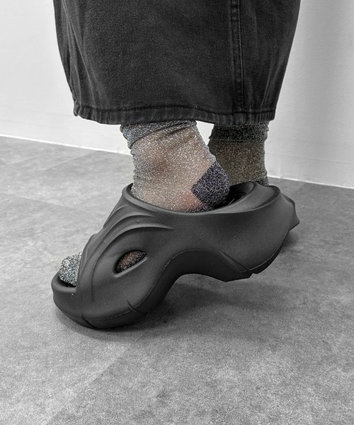 LVEU.(ラブユ.)の「【LVEU.】デザインプラットフォームサンダル / 靴 シューズ サンダル シャワーサンダル 厚底 ボリューム スポーティー ブラック S M L 23 24 25(サンダル・レディース・ブラック・S/M/L)」の9枚目の写真