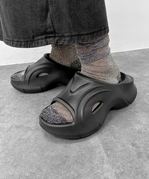 LVEU.(ラブユ.)の「【LVEU.】デザインプラットフォームサンダル / 靴 シューズ サンダル シャワーサンダル 厚底 ボリューム スポーティー ブラック S M L 23 24 25(サンダル・レディース・ブラック・S/M/L)」の18枚目の写真