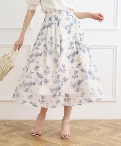 couture brooch（クチュールブローチ）の「◆【華やかサマーフラワー】水彩フラワージャカードタックスカート（スカート・レディース・ピンク系その他/ホワイト系3/ブルー系5・40/38/42/36）」の3枚目の写真