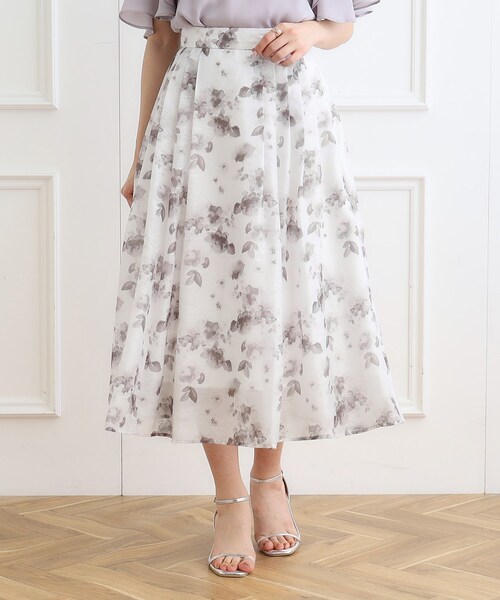 couture brooch（クチュールブローチ）の「◆【華やかサマーフラワー】水彩フラワージャカードタックスカート（スカート・レディース・ピンク系その他/ホワイト系3/ブルー系5・40/38/42/36）」の19枚目の写真