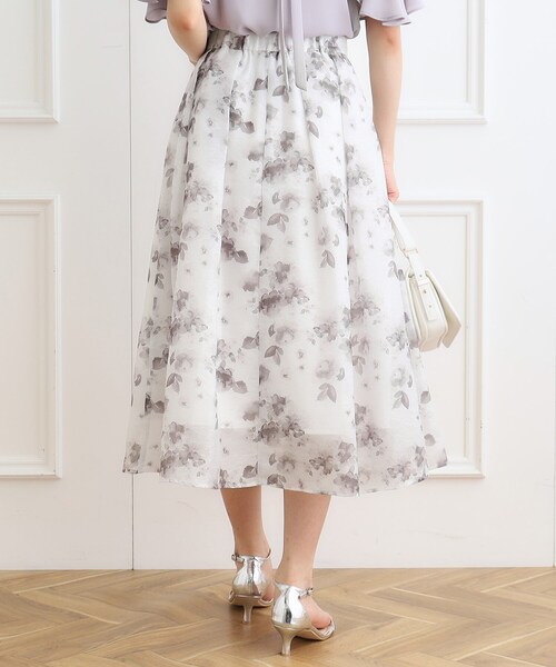 couture brooch（クチュールブローチ）の「◆【華やかサマーフラワー】水彩フラワージャカードタックスカート（スカート・レディース・ピンク系その他/ホワイト系3/ブルー系5・40/38/42/36）」の17枚目の写真
