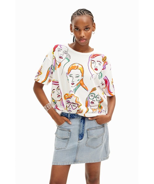 Desigual(デシグアル)の「フェイス arty Tシャツ(Tシャツ/カットソー・レディース・ホワイト/ピンク/ブラック・S/M/L/XL/XS)」の1枚目の写真