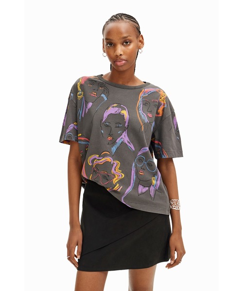 Desigual(デシグアル)の「フェイス arty Tシャツ(Tシャツ/カットソー・レディース・ホワイト/ピンク/ブラック・S/M/L/XL/XS)」の2枚目の写真