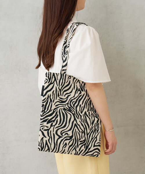 Actually(アクチュアリー)の「アニマルジャガードトートバッグ(トートバッグ・レディース・ホワイト/ホワイト系その他・0)」の4枚目の写真