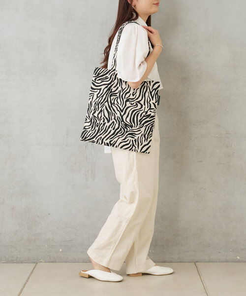 Actually(アクチュアリー)の「アニマルジャガードトートバッグ(トートバッグ・レディース・ホワイト/ホワイト系その他・0)」の5枚目の写真