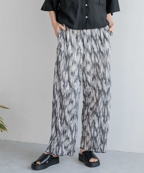 LOWRYS FARM（ローリーズファーム）の「ヨウリュウプリーツパンツ　124739（その他パンツ・レディース・ブラック/ベージュ/ブラック系その他・FREE）」の3枚目の写真