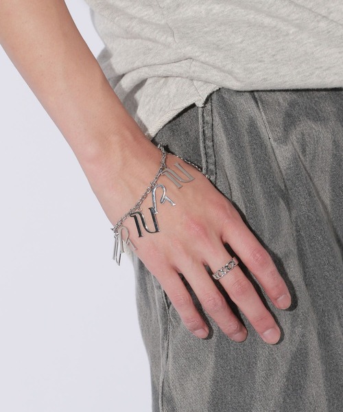 Anui（アニュイ）の「【UNISEX】ステンレスモチーフロゴブレスレット（ブレスレット・レディース・シルバー・FREE）」の7枚目の写真