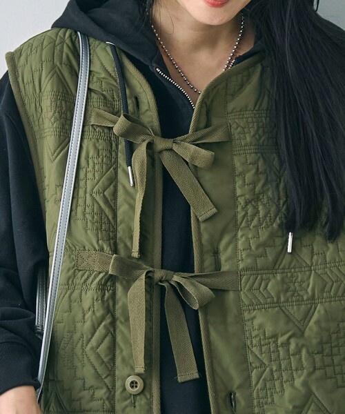 coen（コーエン）の「幾何柄キルトリバーシブルベスト（ベスト・レディース・オフホワイト/オリーブ・FREE）」の5枚目の写真