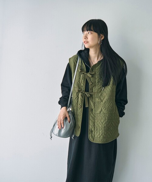 coen（コーエン）の「幾何柄キルトリバーシブルベスト（ベスト・レディース・オフホワイト/オリーブ・FREE）」の6枚目の写真