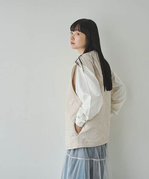 coen（コーエン）の「幾何柄キルトリバーシブルベスト（ベスト・レディース・オフホワイト/オリーブ・FREE）」の17枚目の写真
