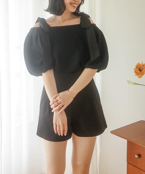 favclo.(ファブクロ)の「off shoulder ribbon tops / オフショルダーリボントップス(Tシャツ/カットソー・レディース・サックスブルー/ブラック/アイボリー・FREE)」の2枚目の写真