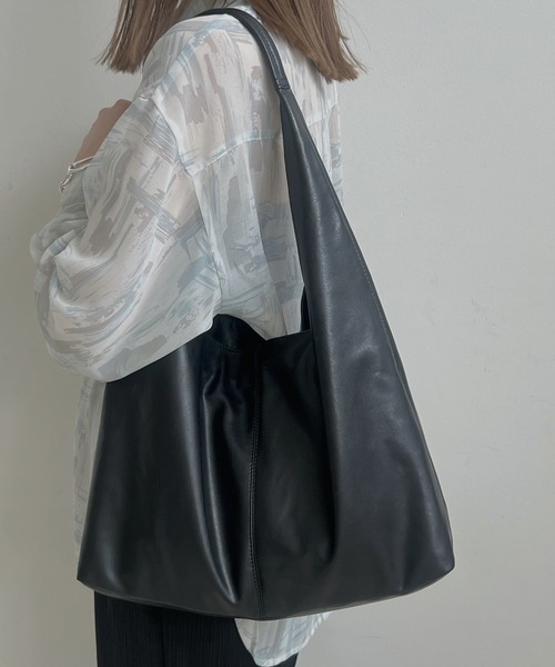 EFOLE(エフォル)の「【EFOLE】【インフルエンサーgudeminami×EFOLE コラボ】ワンハンドル トート バッグ(トートバッグ・レディース・ブラック/オフホワイト・FREE)」の6枚目の写真