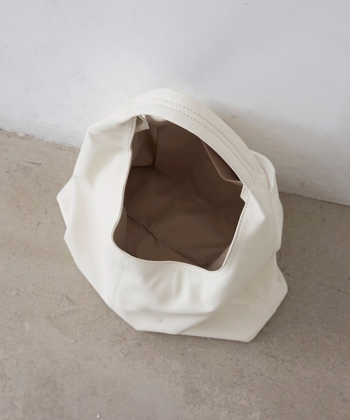 EFOLE(エフォル)の「【EFOLE】【インフルエンサーgudeminami×EFOLE コラボ】ワンハンドル トート バッグ(トートバッグ・レディース・ブラック/オフホワイト・FREE)」の20枚目の写真