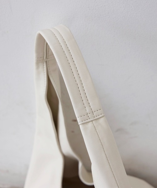 EFOLE(エフォル)の「【EFOLE】【インフルエンサーgudeminami×EFOLE コラボ】ワンハンドル トート バッグ(トートバッグ・レディース・ブラック/オフホワイト・FREE)」の19枚目の写真