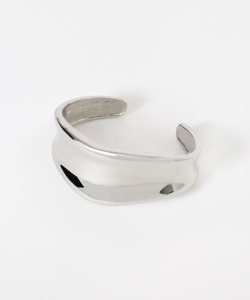 SMELLY（スメリー）の「ニュアンスメタルワイドバングル（ブレスレット・レディース・シルバー・-）」の5枚目の写真