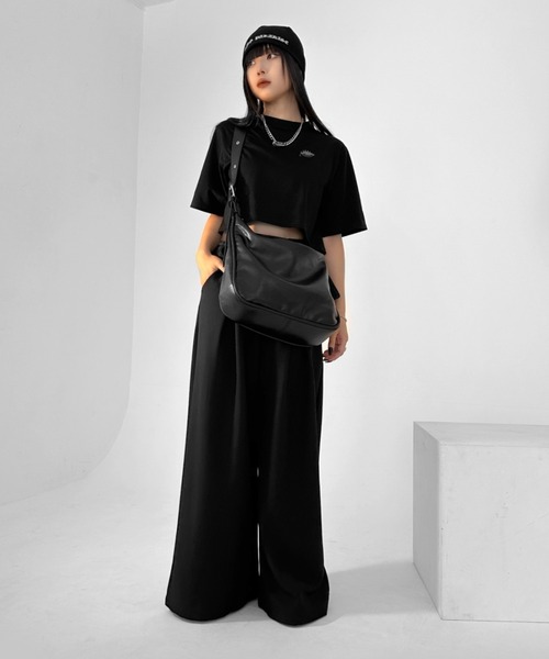 LVEU.（ラブユ.）の「【LVEU.】ハトメベルトスクエアショルダーバッグ / バッグ 鞄 BAG 合皮 ショルダー ワンショルダー A4 通勤 通学 ブラック（ショルダーバッグ・レディース・ブラック・FREE）」の4枚目の写真