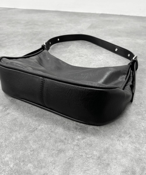 LVEU.（ラブユ.）の「【LVEU.】ハトメベルトスクエアショルダーバッグ / バッグ 鞄 BAG 合皮 ショルダー ワンショルダー A4 通勤 通学 ブラック（ショルダーバッグ・レディース・ブラック・FREE）」の9枚目の写真