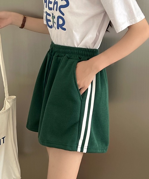SHEENA(シーナ)の「サイドラインショートパンツ(スウェットパンツ・レディース・グリーン/ブラック/ネイビー/グレー・M)」の12枚目の写真