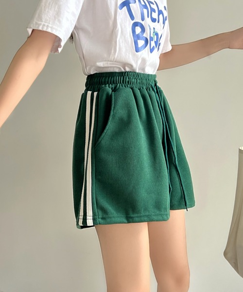 SHEENA(シーナ)の「サイドラインショートパンツ(スウェットパンツ・レディース・グリーン/ブラック/ネイビー/グレー・M)」の14枚目の写真