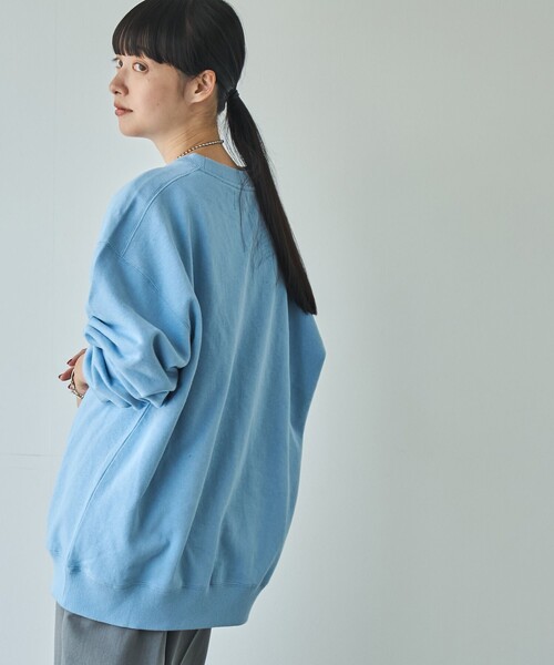 PENNEYS（ぺニーズ）の「【1枚で存在感アップ】PENNEYS（ぺニーズ）別注裏毛ロゴスウェット（スウェット・レディース・ライトグレー/ライトブルー/ダークグレー/ナチュラル・M/L）」の12枚目の写真