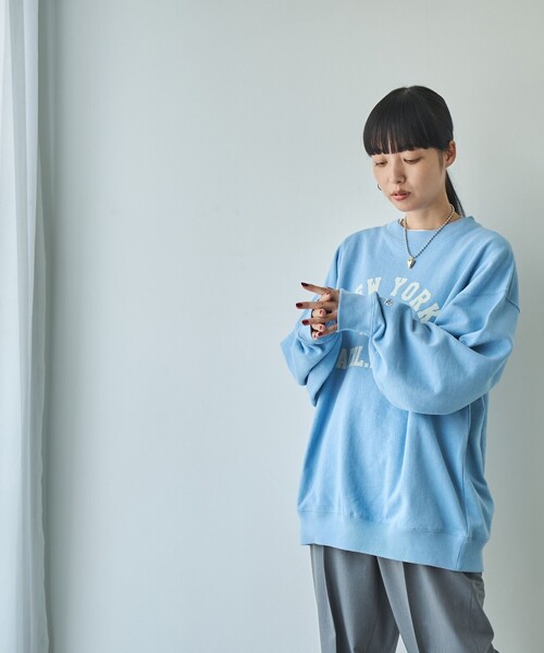 PENNEYS（ぺニーズ）の「【1枚で存在感アップ】PENNEYS（ぺニーズ）別注裏毛ロゴスウェット（スウェット・レディース・ライトグレー/ライトブルー/ダークグレー/ナチュラル・M/L）」の14枚目の写真