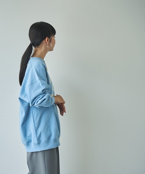 PENNEYS（ぺニーズ）の「【1枚で存在感アップ】PENNEYS（ぺニーズ）別注裏毛ロゴスウェット（スウェット・レディース・ライトグレー/ライトブルー/ダークグレー/ナチュラル・M/L）」の15枚目の写真