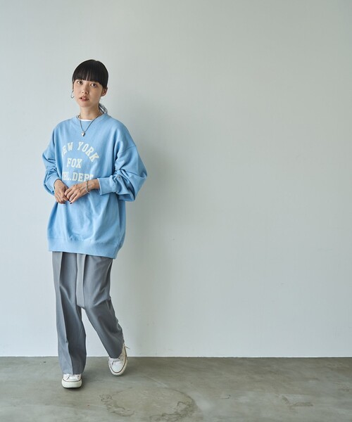 PENNEYS（ぺニーズ）の「【1枚で存在感アップ】PENNEYS（ぺニーズ）別注裏毛ロゴスウェット（スウェット・レディース・ライトグレー/ライトブルー/ダークグレー/ナチュラル・M/L）」の19枚目の写真